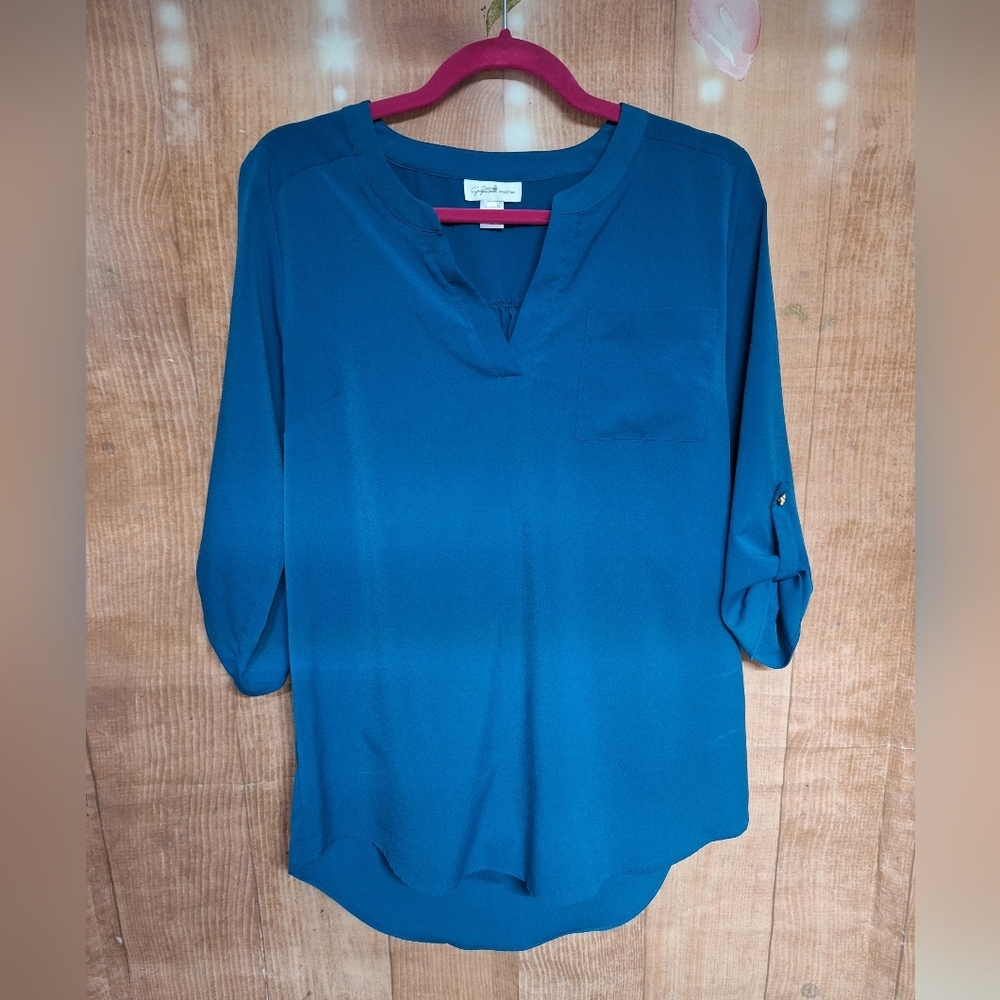 JACLYN SMITH SIZE SMALL BLUE V-NECK BLOUSE